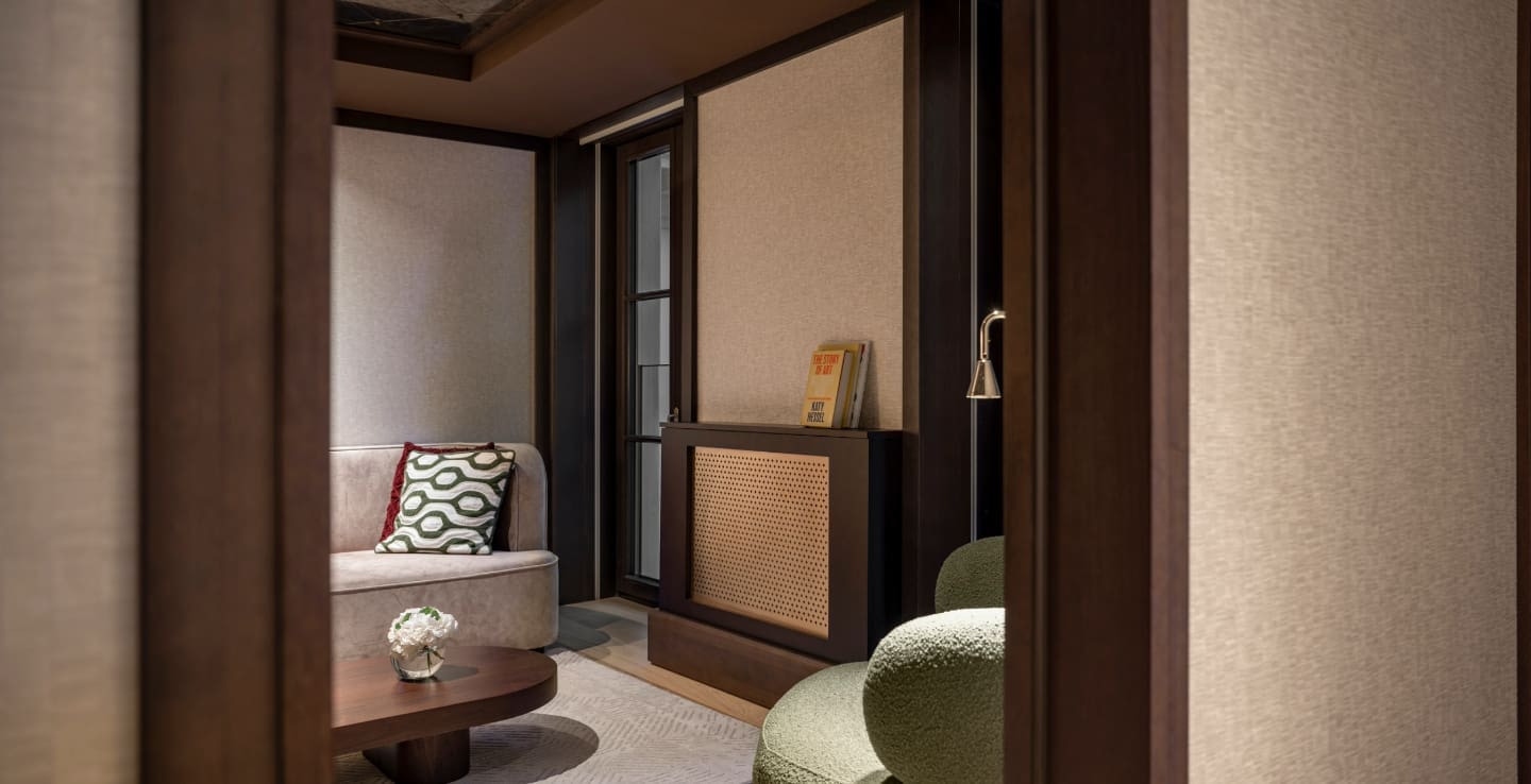 almnaca palais vienna - two bedroom apartment - livingroom - 1440 px