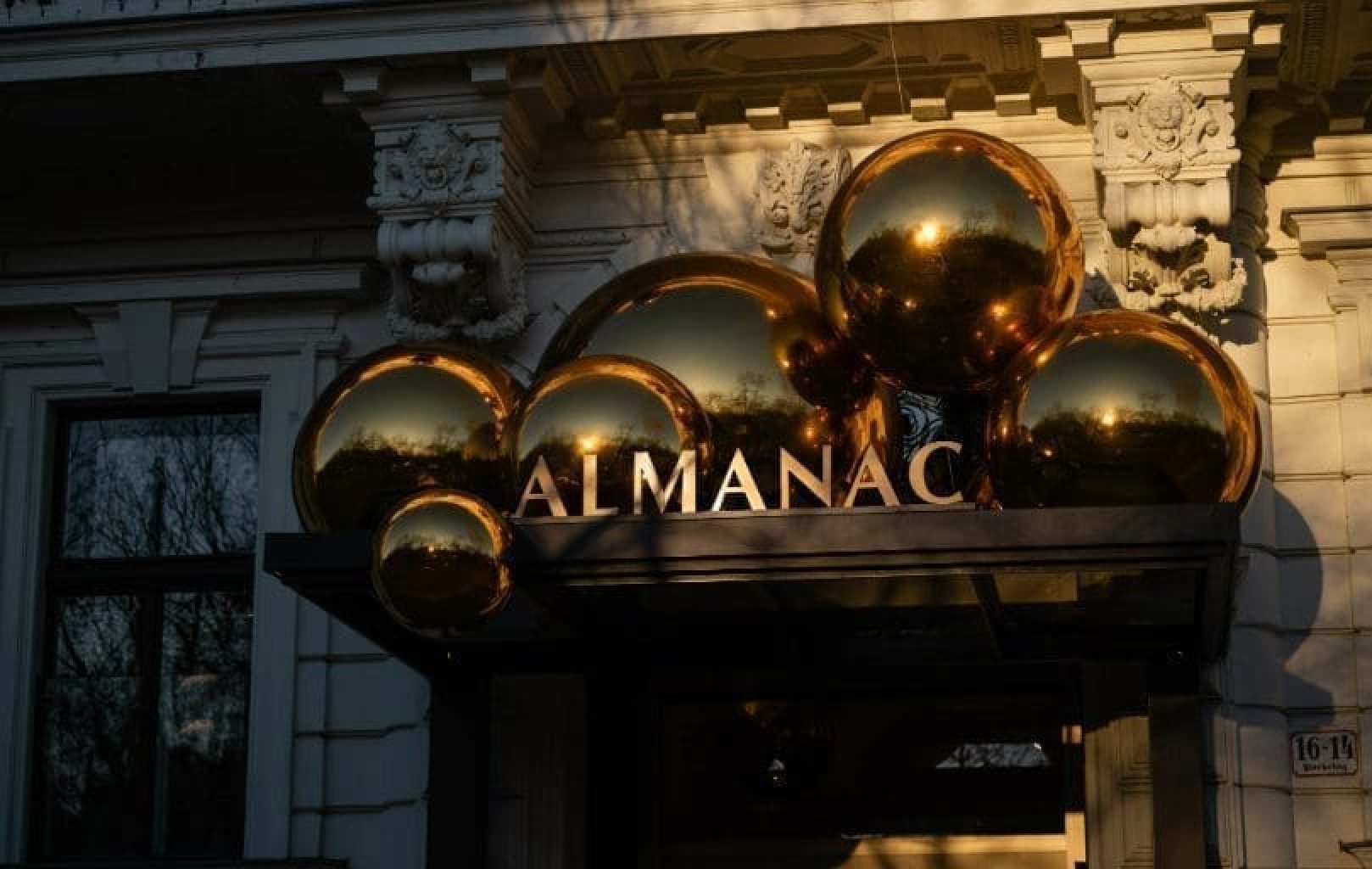 Almanac Palais Vienna - christmas entrance views -809x512