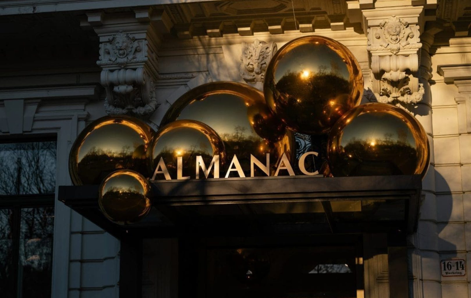 almanac palais vienna - christmas decor - 1200x868px (1)